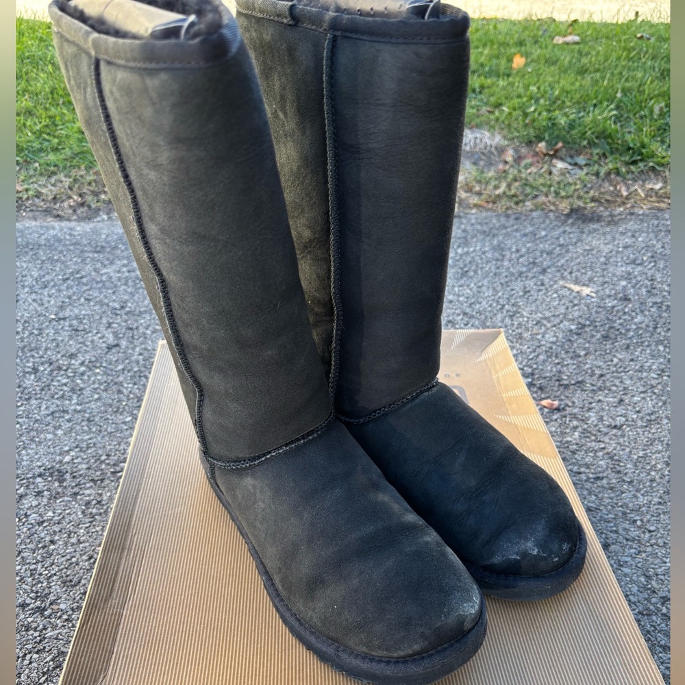Tall black classic Ugg